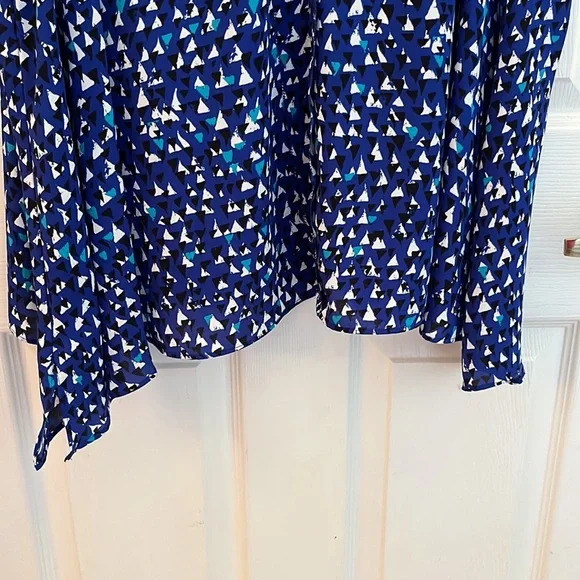 NWT size 1X Apt. 9 Blue black white teal Geometric Sleeveless V-Neck Top - Picture 7 of 12